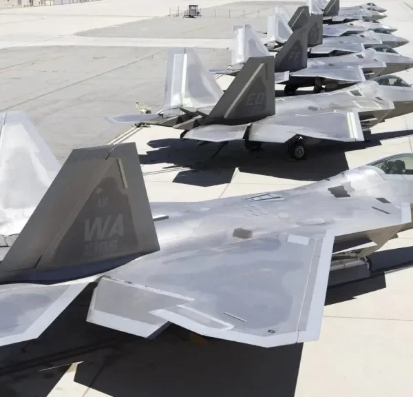 美军 F-22 启动 “生存力升级计划” 六大技术突破强化隐身与防御能力