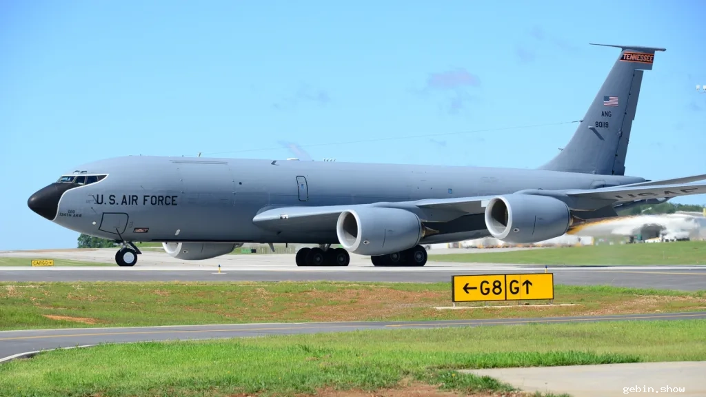 美军 KC-135 加油机将加装无人机发射系统 变身 “空中蜂巢” 强化防御与多任务能力