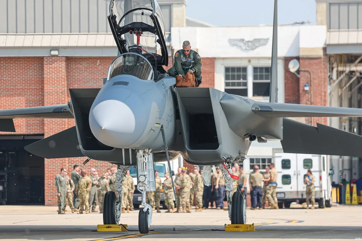 美军 F-15EX 机队规模将扩至 129 架 特朗普政府力推四代机升级与六代机并行